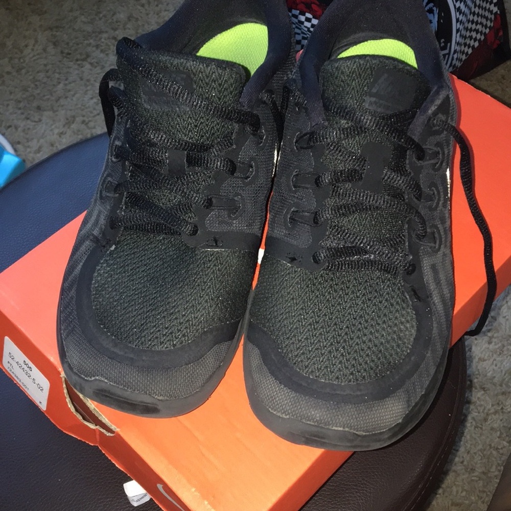 Nike free runs size 6.5